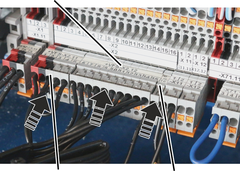 \\abus.intern\Daten\Allgemein\Produkthandbücher\Produkthandbücher Fotos\ABUControl\Notsteuerung einstecken 3.jpg